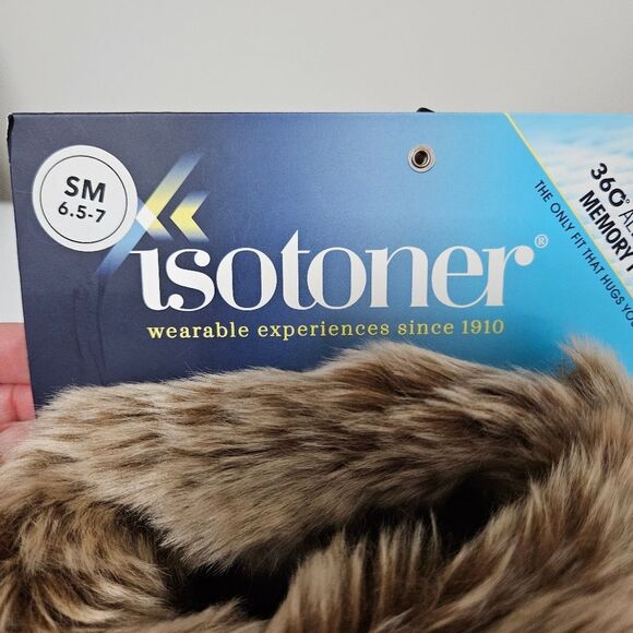 NWT Isotoner Signature 360 All Around Foam Fur Booties Women’s 6.5-7 Burgundy - Picture 2 of 7